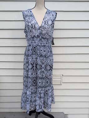 NWT Stella & Julie Printed Sleeveless V-Neck Midi Dress